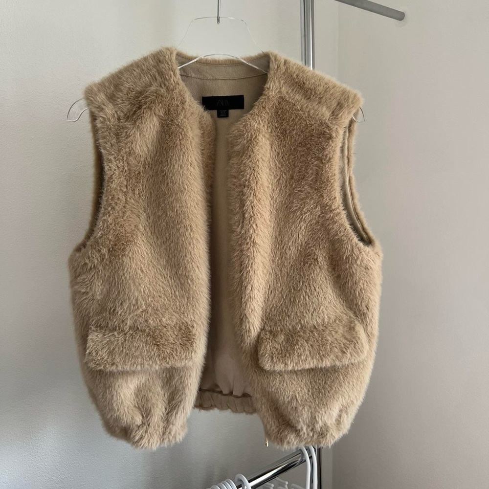 Faux Fur Zara Vest - Picture 5 of 8